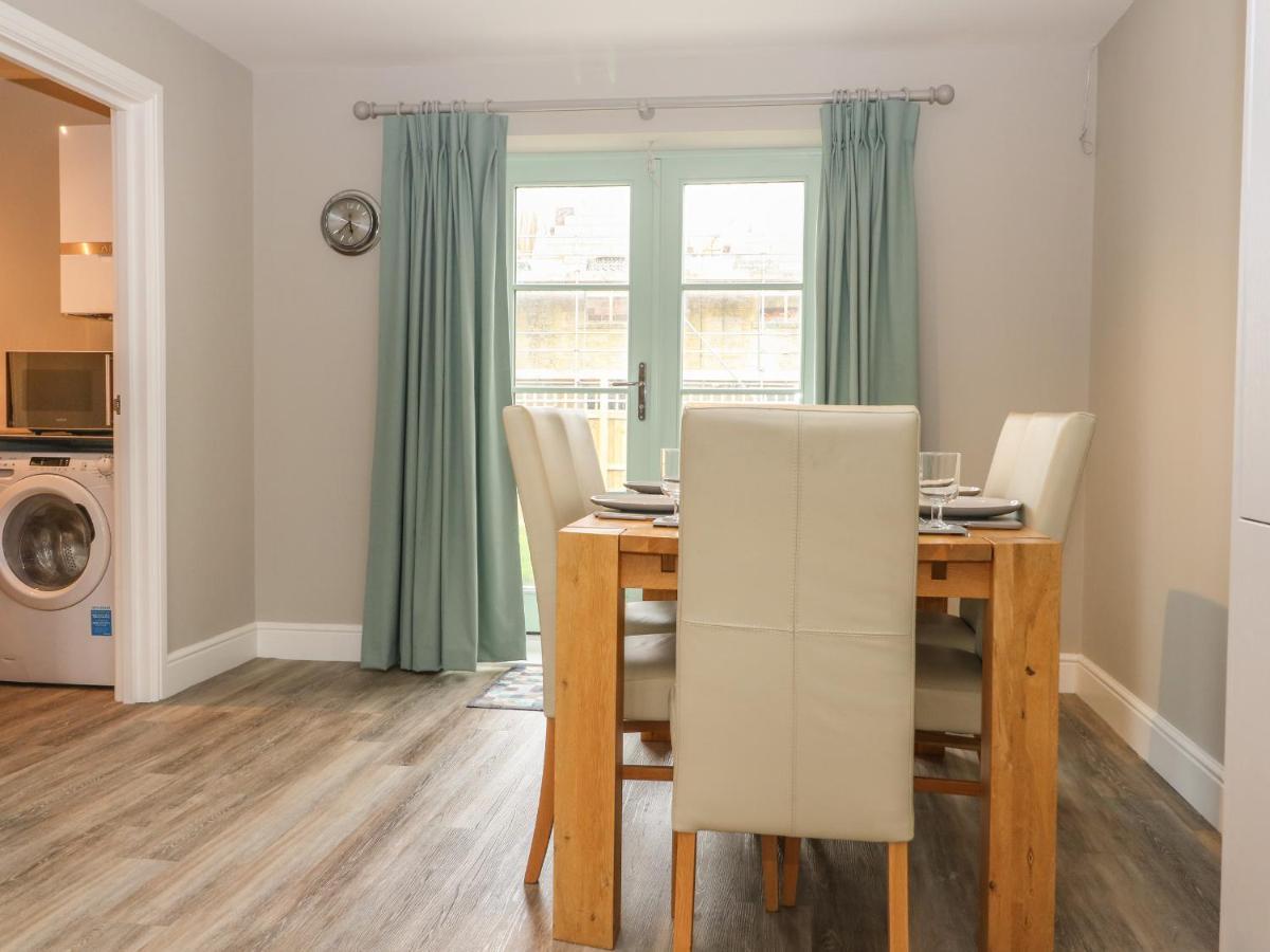 9 Windrush Heights Villa Бърфорд Екстериор снимка