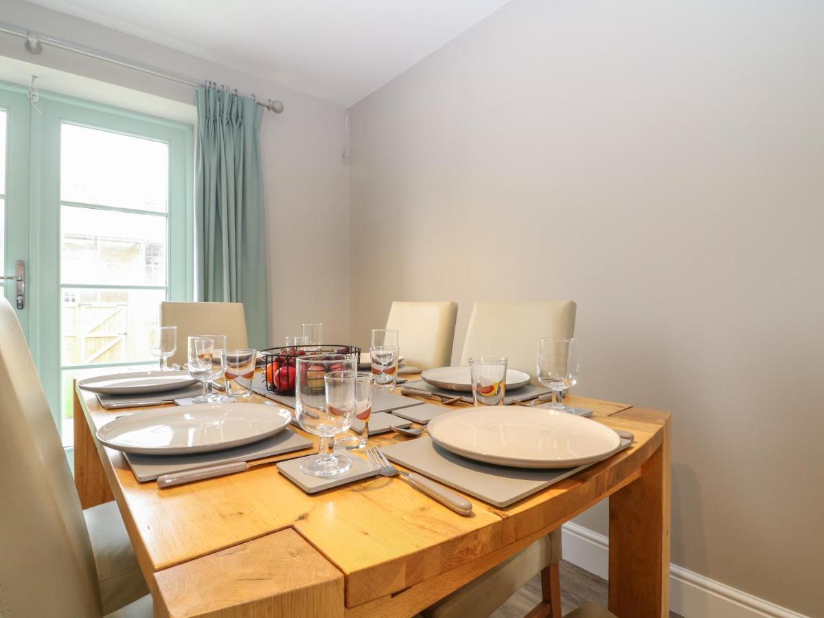 9 Windrush Heights Villa Бърфорд Екстериор снимка