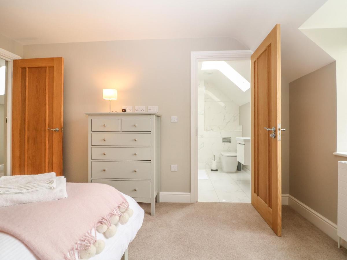 9 Windrush Heights Villa Бърфорд Екстериор снимка