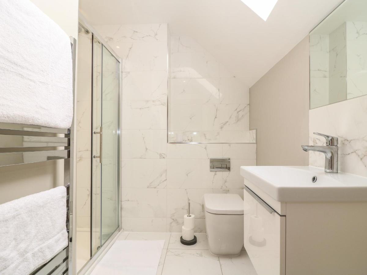 9 Windrush Heights Villa Бърфорд Екстериор снимка