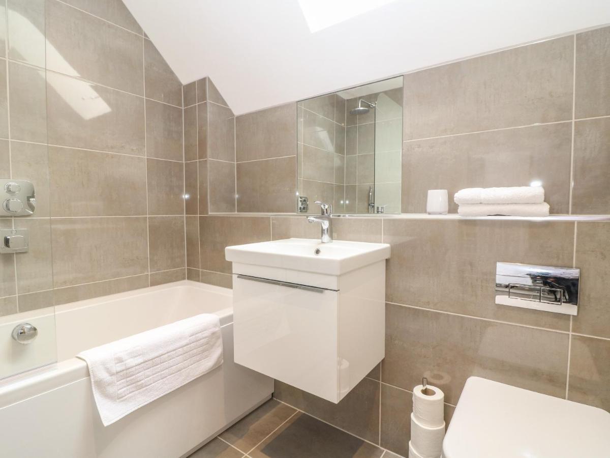 9 Windrush Heights Villa Бърфорд Екстериор снимка